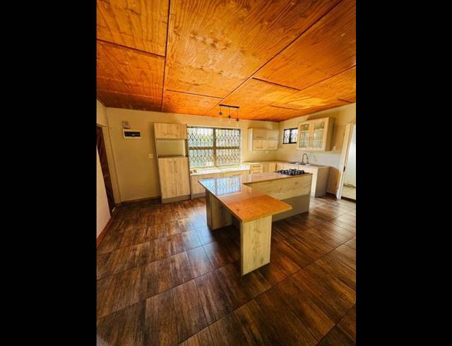 2 BEDROOM PROPERTY TO RENT IN PRESIDENT PARK